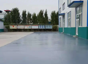 孝感彩色路面喷涂翻新的材料对冬季